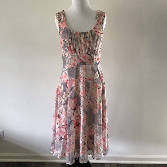 Signature Ella Dresses & Skirts - Signature Ella Floral Fit and Flare Dress - Size 4